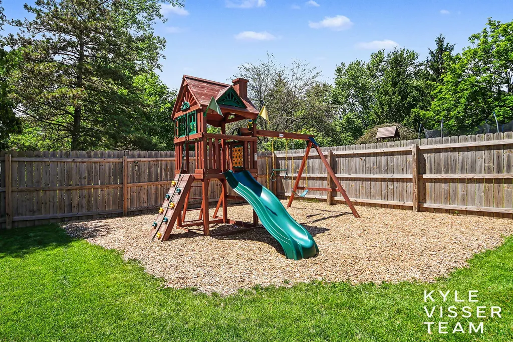 3305 Olderidge Drive NE Grand Rapids Charter Township MI 49525