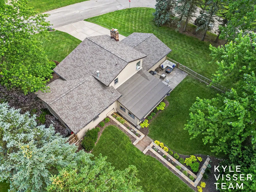 3305 Olderidge Drive NE Grand Rapids Charter Township MI 49525