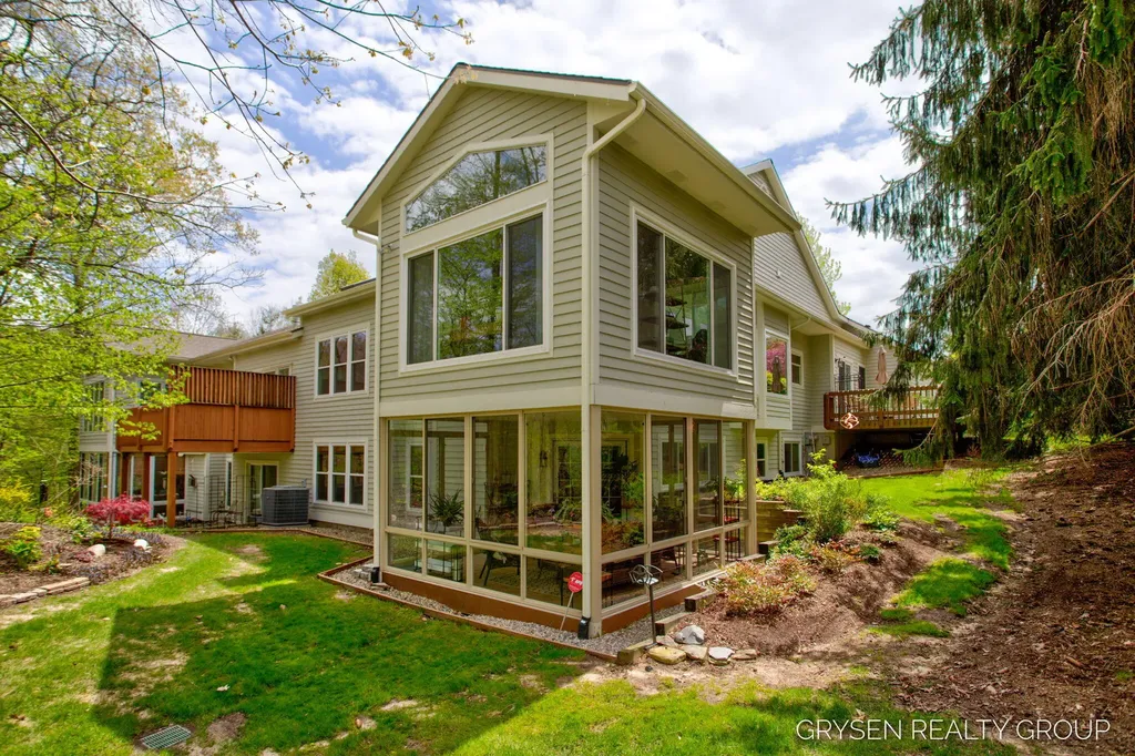 2137 Lamberton Creek Lane NE Grand Rapids City MI 49505