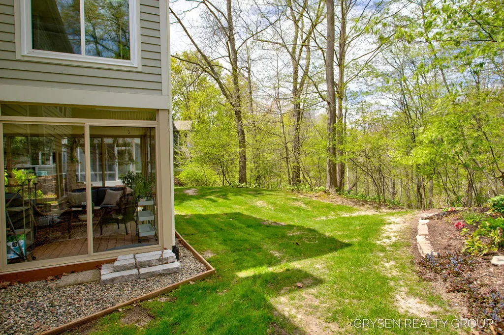 2137 Lamberton Creek Lane NE Grand Rapids City MI 49505