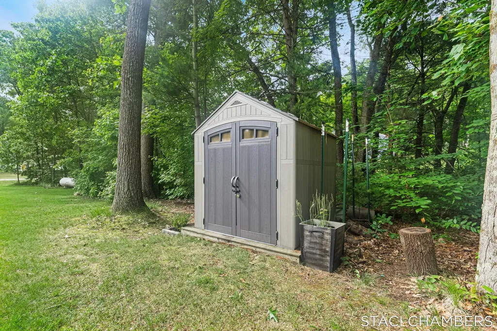 1672 E Ryan Woods Circle Valley Township MI 49010
