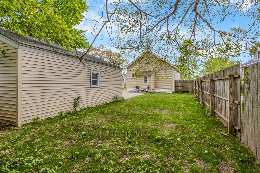 819 Harding Street NW Walker City MI 49544