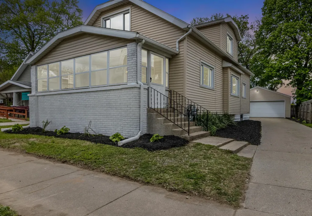 819 Harding Street NW Walker City MI 49544