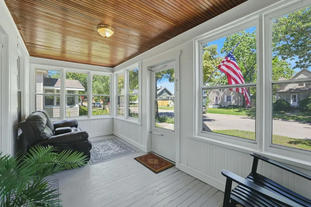 118 W 18th Street Holland City MI 49423