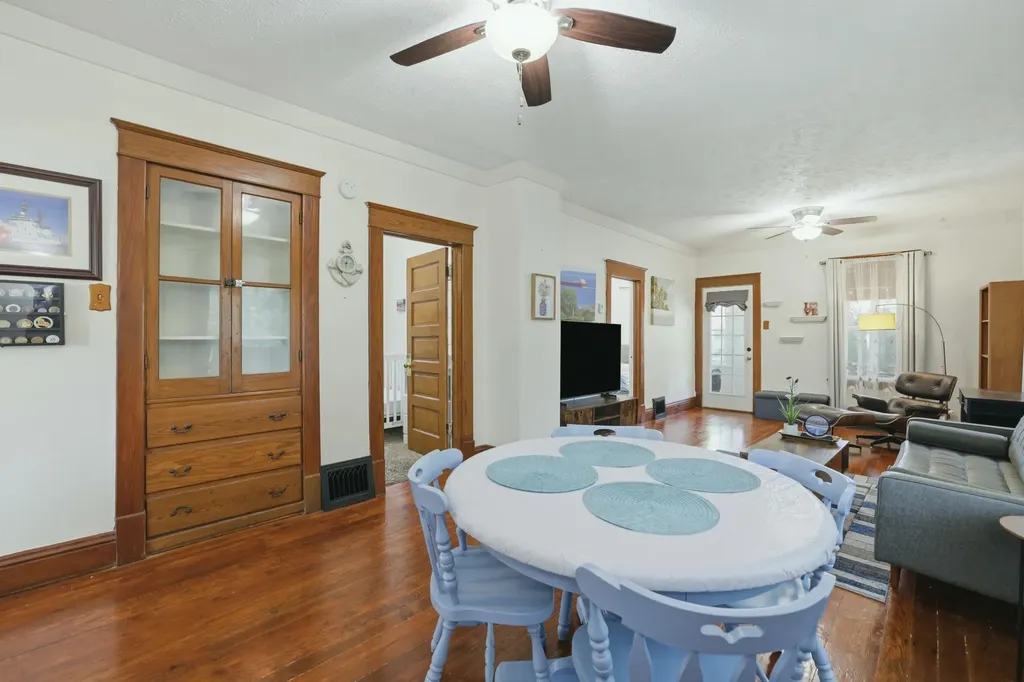 118 W 18th Street Holland City MI 49423