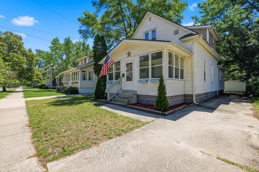 118 W 18th Street Holland City MI 49423