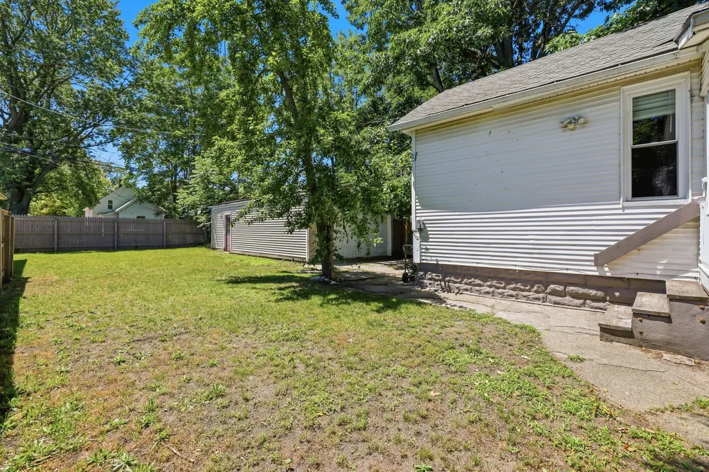118 W 18th Street Holland City MI 49423