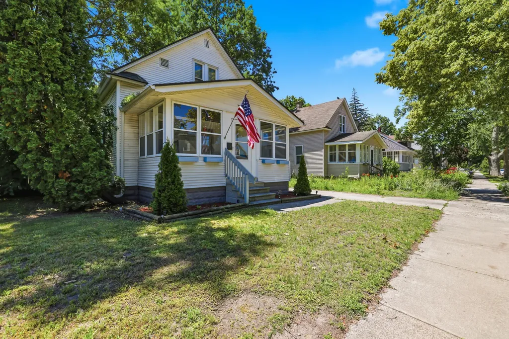 118 W 18th Street Holland City MI 49423