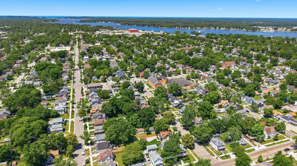 118 W 18th Street Holland City MI 49423