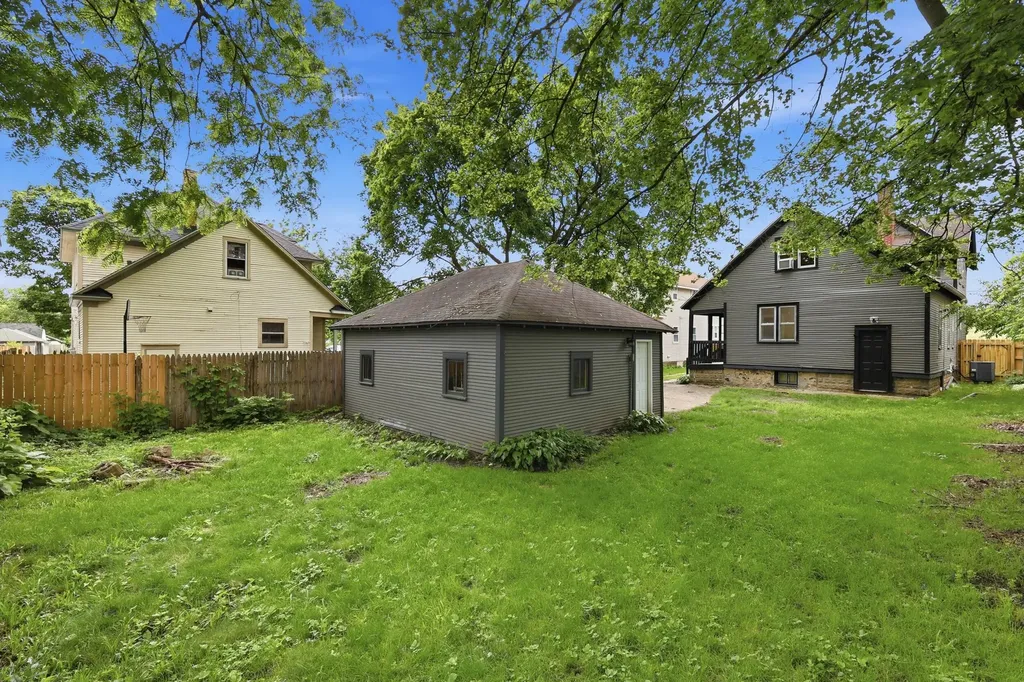 1009 2nd Street NW Grand Rapids City MI 49504