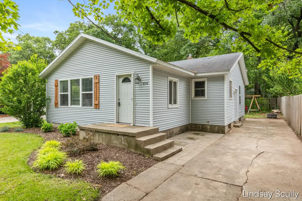 4914 Haughey Avenue SW Wyoming City MI 49548