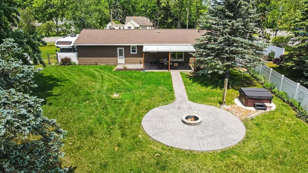2256 Rogue River Road NE Plainfield Charter Township MI 49306
