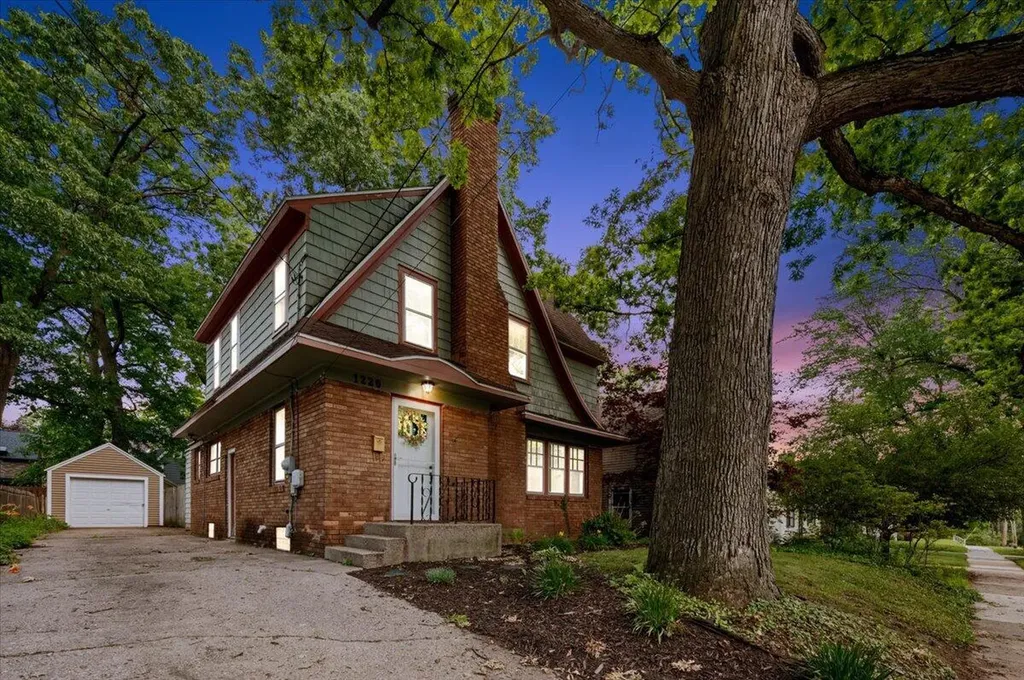 1220 Colorado Avenue SE Grand Rapids City MI 49506