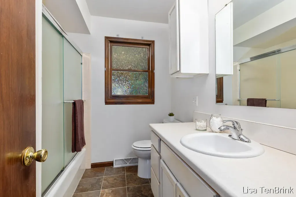 5614 Marlin Avenue Hudsonville City MI 49426
