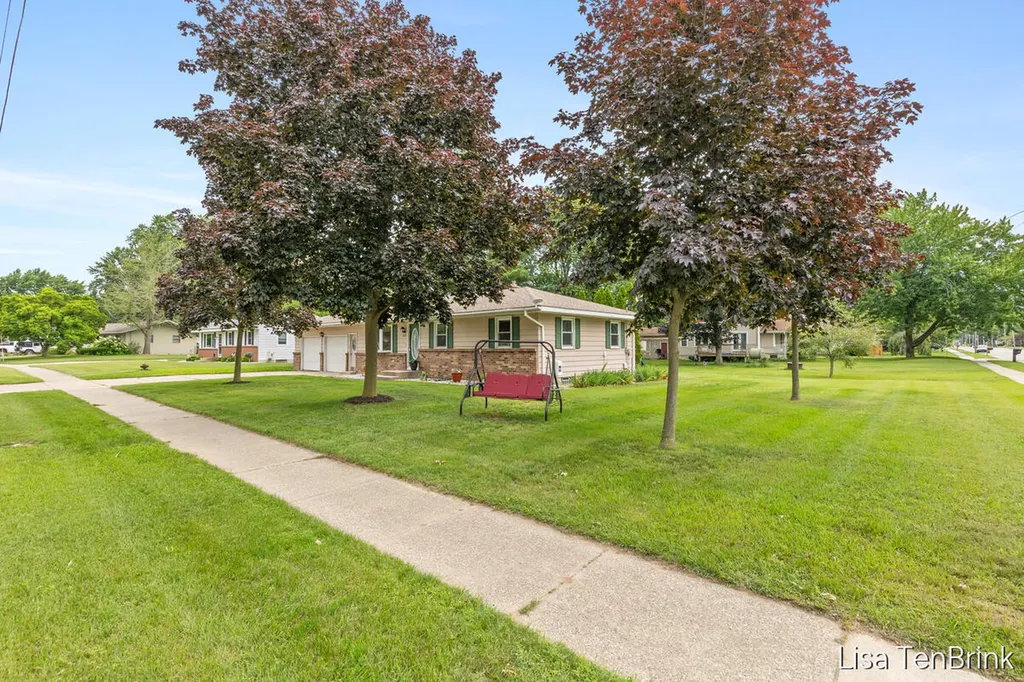 5614 Marlin Avenue Hudsonville City MI 49426