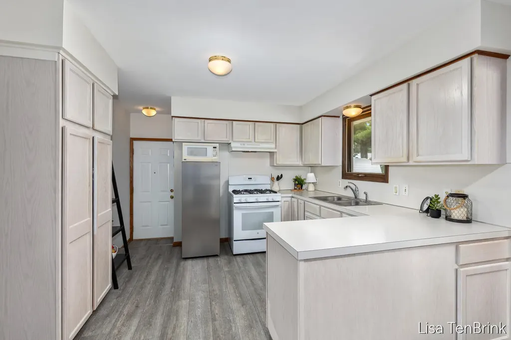 5614 Marlin Avenue Hudsonville City MI 49426