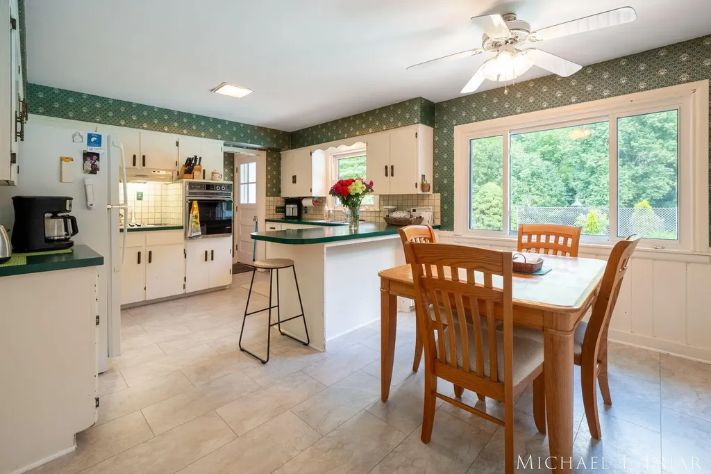 1705 Derbyshire Street SE Grand Rapids City MI 49508