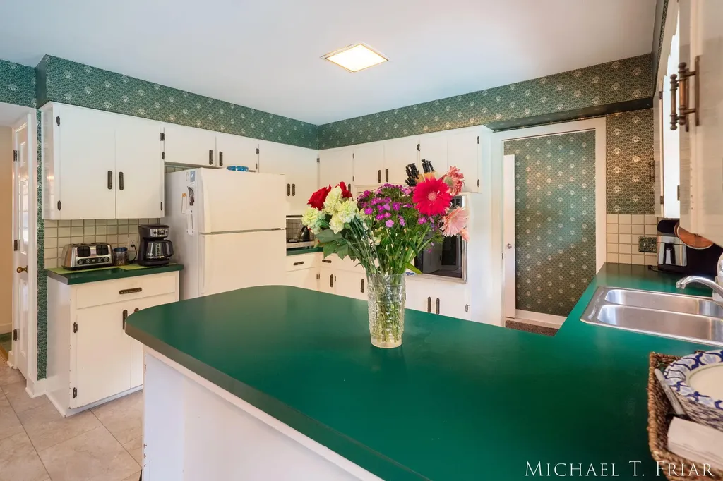 1705 Derbyshire Street SE Grand Rapids City MI 49508