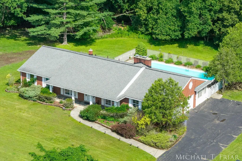 1705 Derbyshire Street SE Grand Rapids City MI 49508