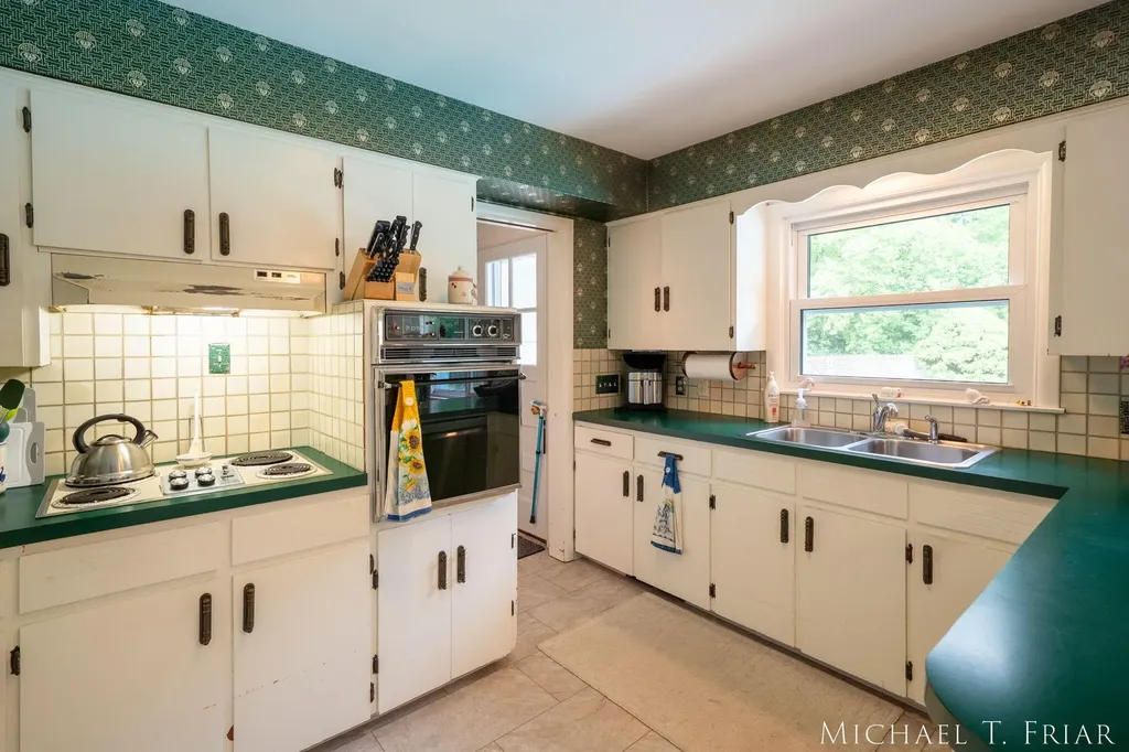 1705 Derbyshire Street SE Grand Rapids City MI 49508