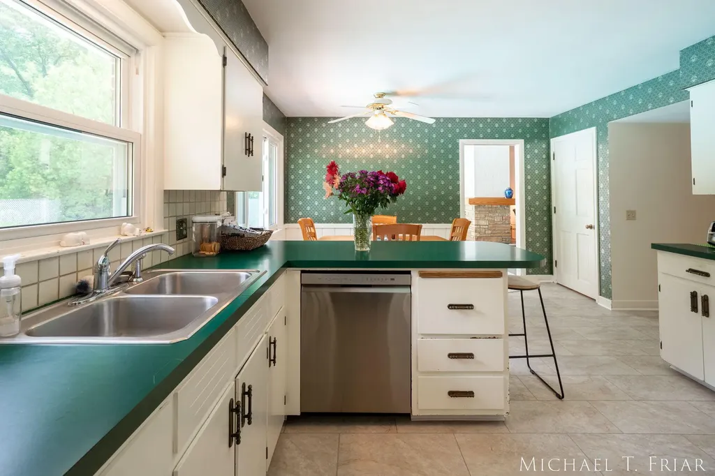 1705 Derbyshire Street SE Grand Rapids City MI 49508