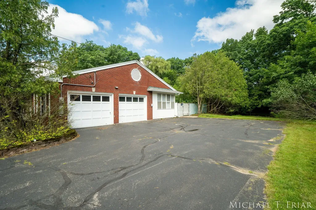 1705 Derbyshire Street SE Grand Rapids City MI 49508