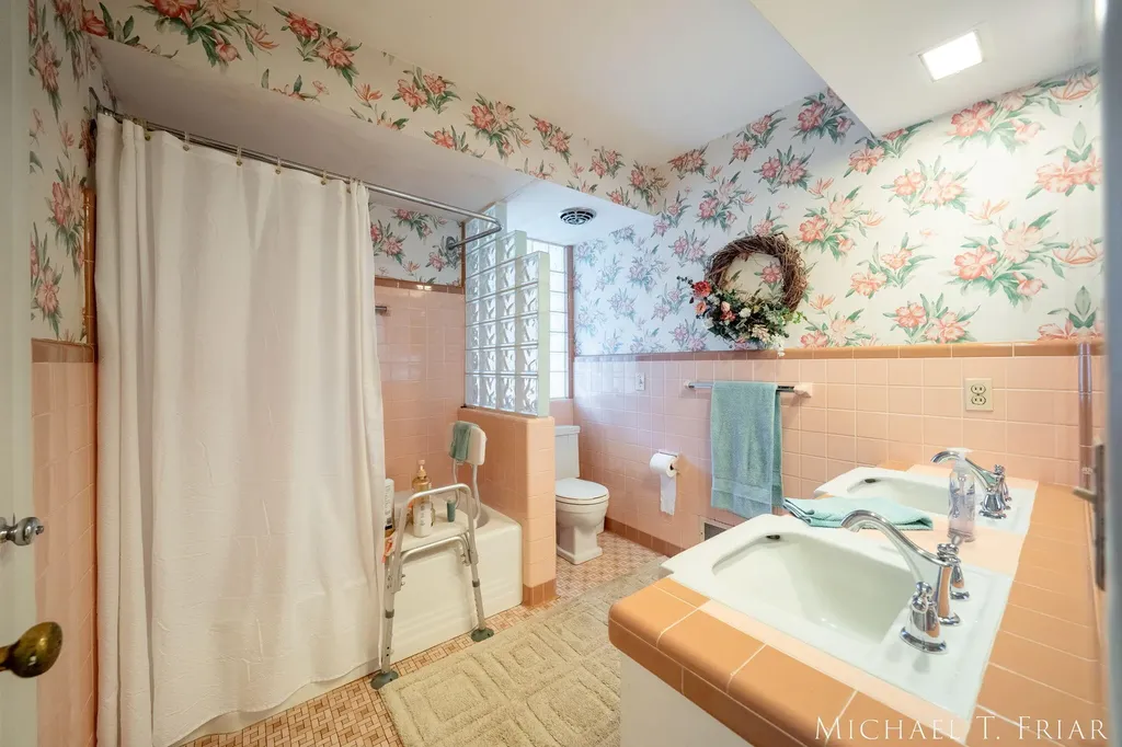 1705 Derbyshire Street SE Grand Rapids City MI 49508