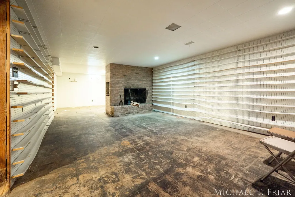 1705 Derbyshire Street SE Grand Rapids City MI 49508