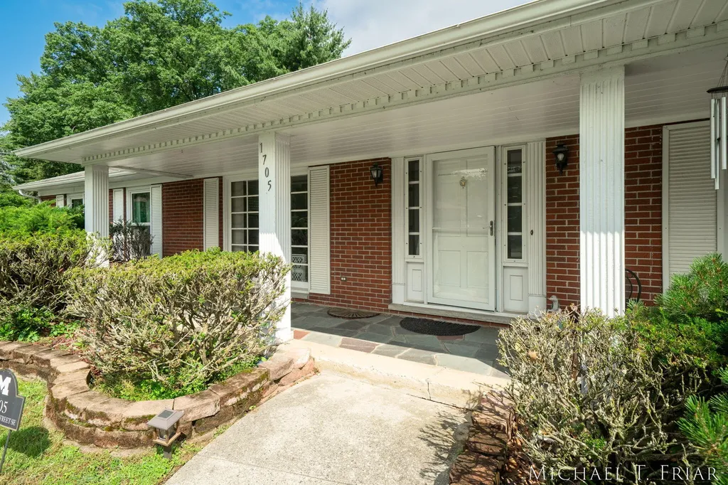 1705 Derbyshire Street SE Grand Rapids City MI 49508
