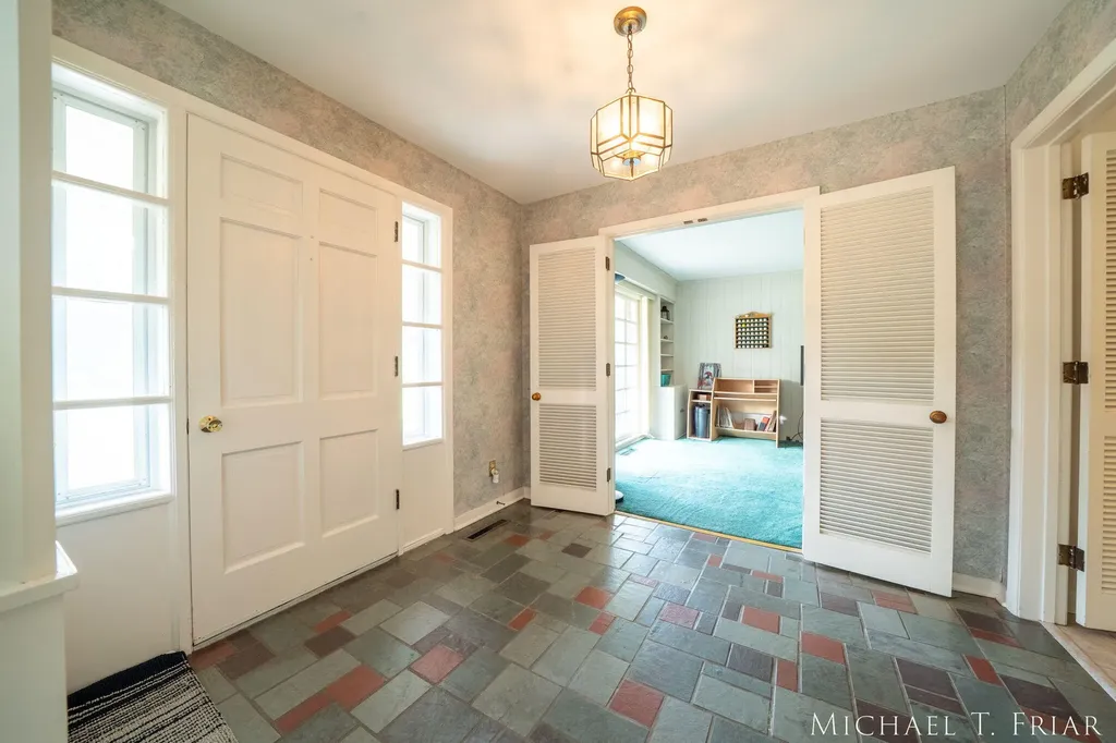1705 Derbyshire Street SE Grand Rapids City MI 49508