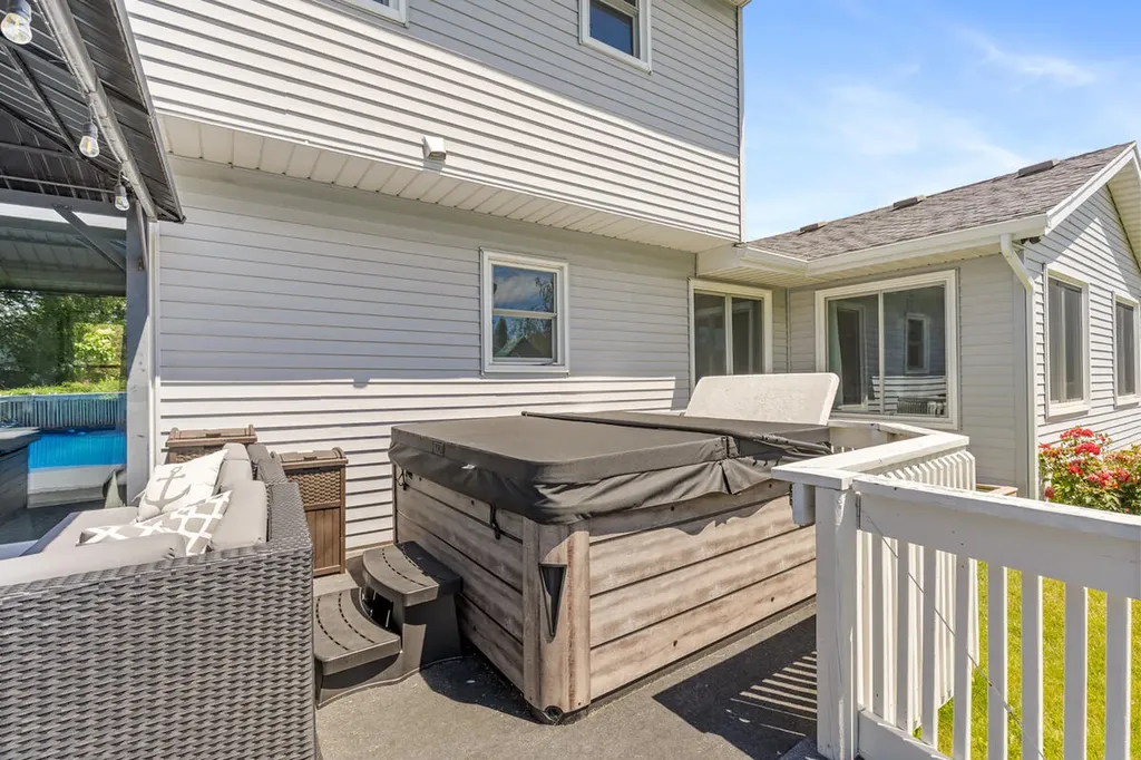 2576 Mapleview Street SE Kentwood City MI 49508
