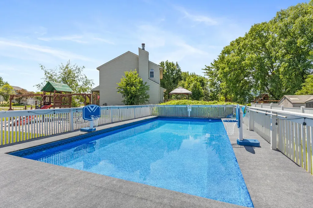 2576 Mapleview Street SE Kentwood City MI 49508