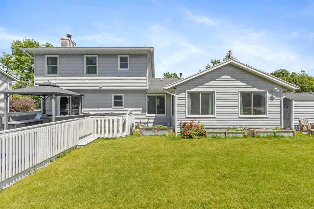 2576 Mapleview Street SE Kentwood City MI 49508