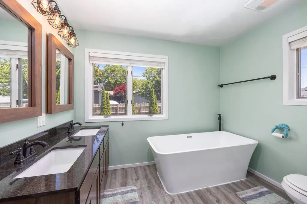 271 Glendale Street Holland City MI 49423