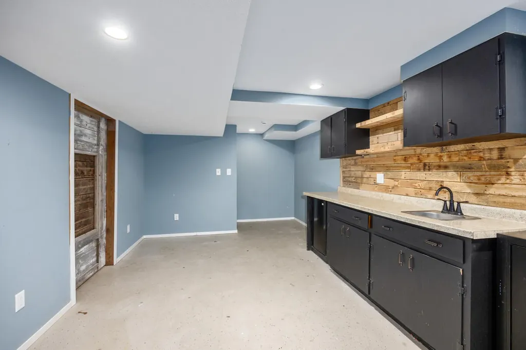 271 Glendale Street Holland City MI 49423