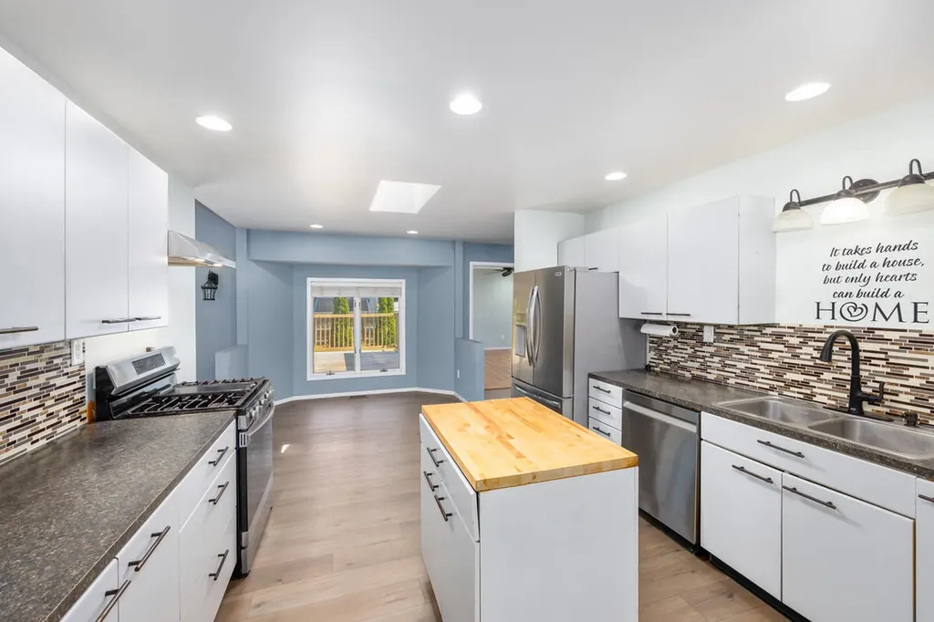 271 Glendale Street Holland City MI 49423