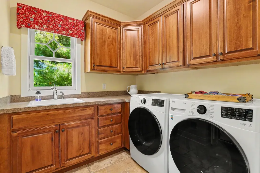 4492 Oak Arbor Drive NE Plainfield Charter Township MI 49525