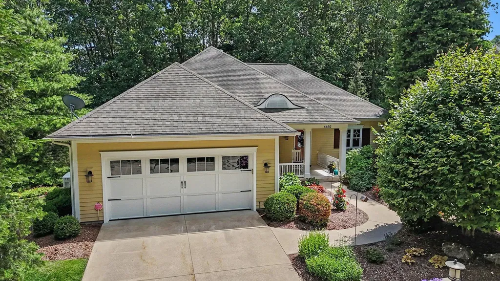 4492 Oak Arbor Drive NE Plainfield Charter Township MI 49525