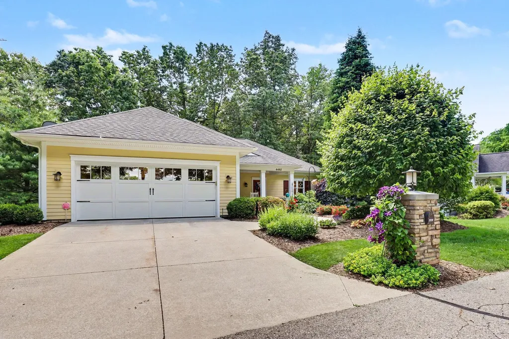 4492 Oak Arbor Drive NE Plainfield Charter Township MI 49525