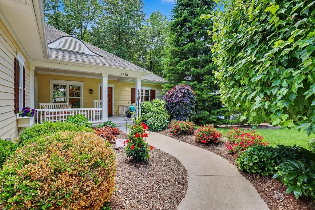 4492 Oak Arbor Drive NE Plainfield Charter Township MI 49525