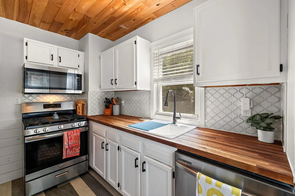 1224 Edith NE Grand Rapids City MI 49505