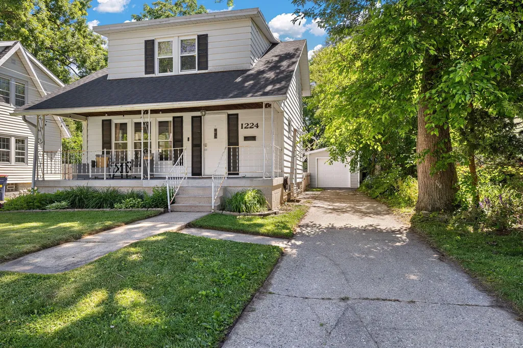 1224 Edith NE Grand Rapids City MI 49505
