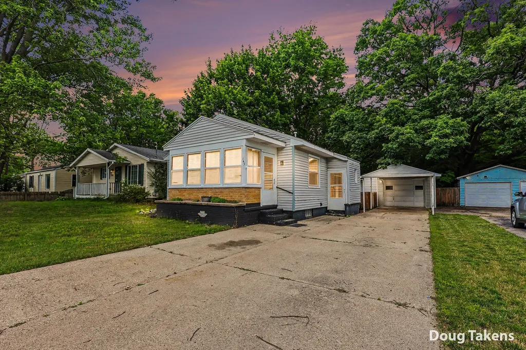 143 Nancy Street SE Kentwood City MI 49548