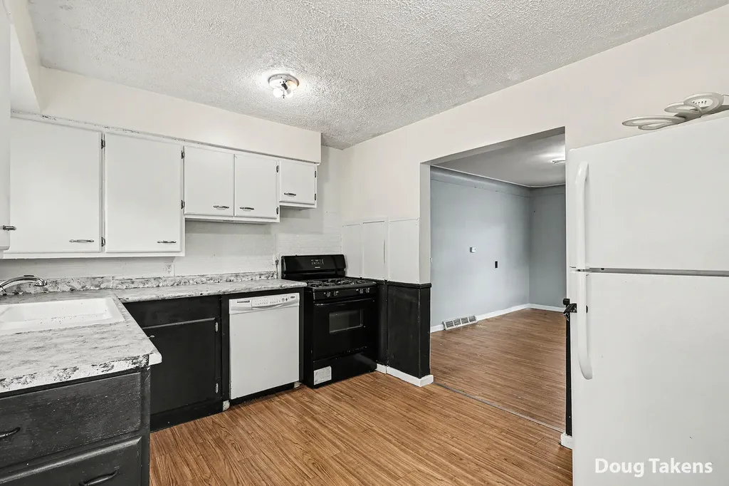 143 Nancy Street SE Kentwood City MI 49548