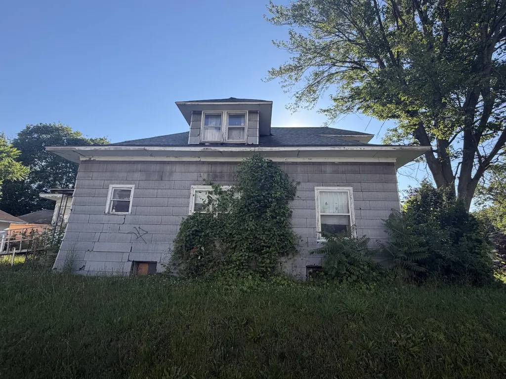 300 Dickinson Street SW Grand Rapids City MI 49507