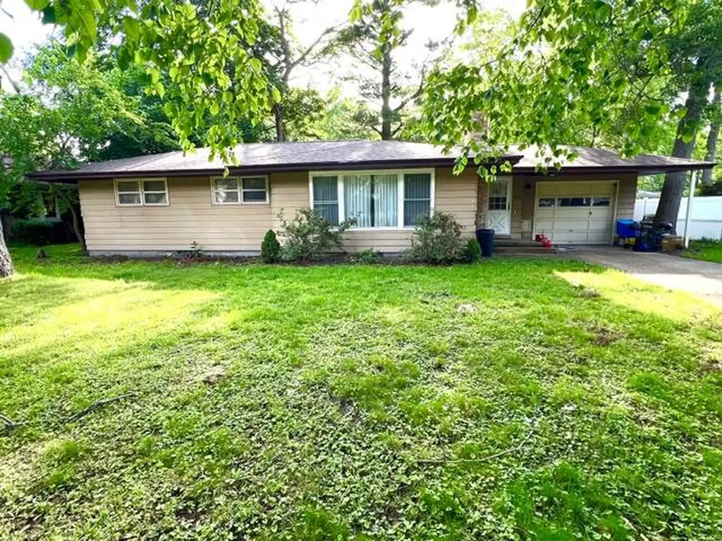 3488 W Manitou Circle Norton Shores City MI 49441