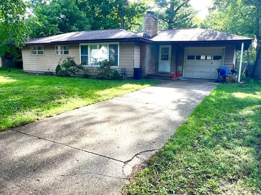 3488 W Manitou Circle Norton Shores City MI 49441
