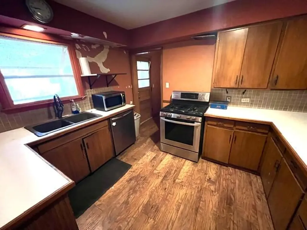 3488 W Manitou Circle Norton Shores City MI 49441