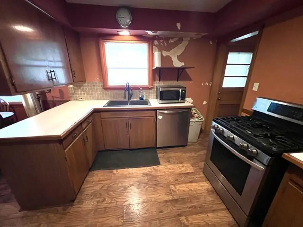 3488 W Manitou Circle Norton Shores City MI 49441