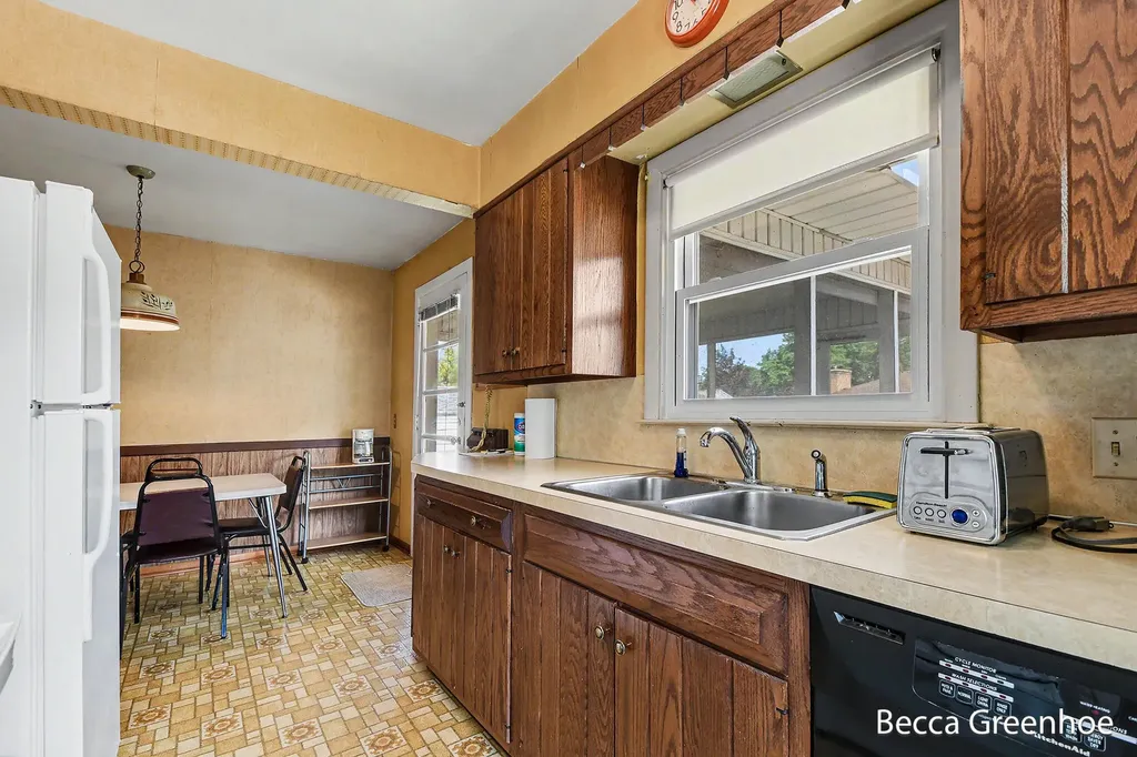 111 Katherine Drive NE Grand Rapids City MI 49505